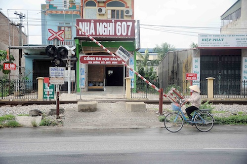 Tai nạn “rình rập” trên đường sắt qua Thường Tín ảnh 3